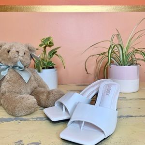 🍓Comfy white sandal with block heel